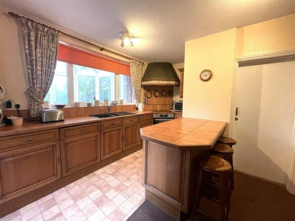 Kitchen2.jpg