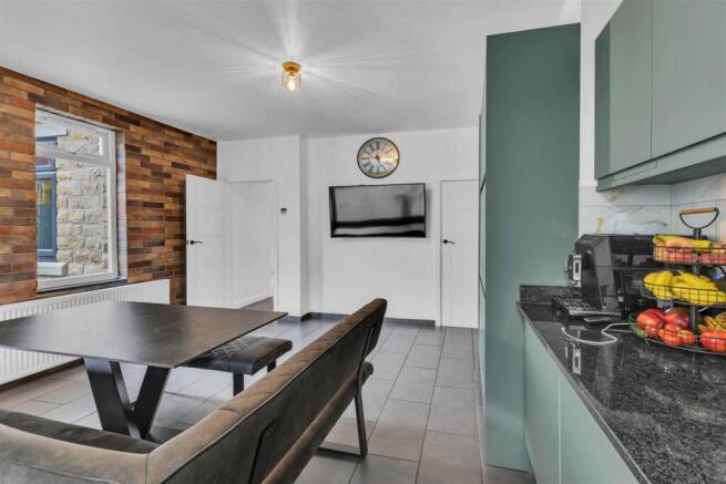 3 bed Semi-Detached for sale Image 5