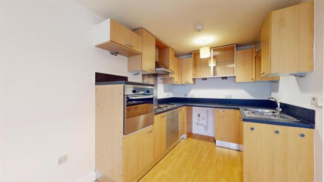 Priors Court 11 Kitchen 2.jpg