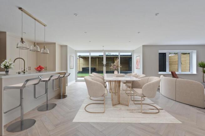 4 bed Detached for sale Image 5