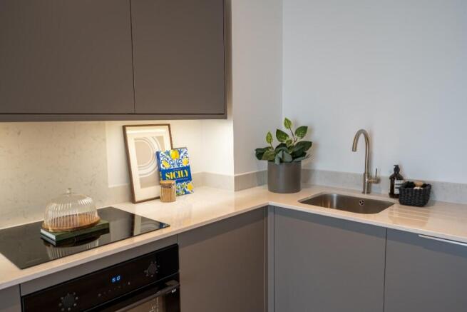3 bed Flat to rent Image 11