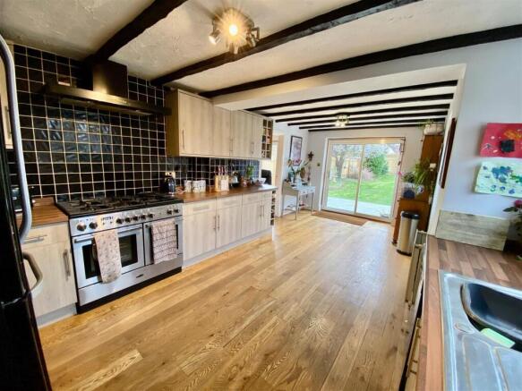 kitchen dining.jpg