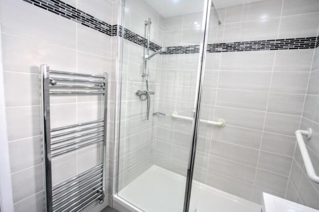 SHOWER ROOM/WC
