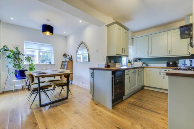 4 bed Semi-Detached for sale Image 4