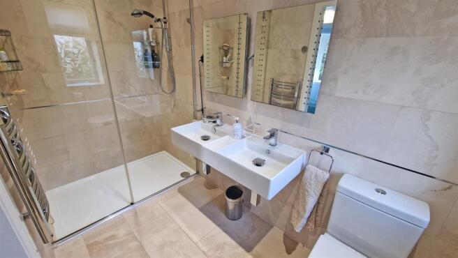 LUXURY EN-SUITE