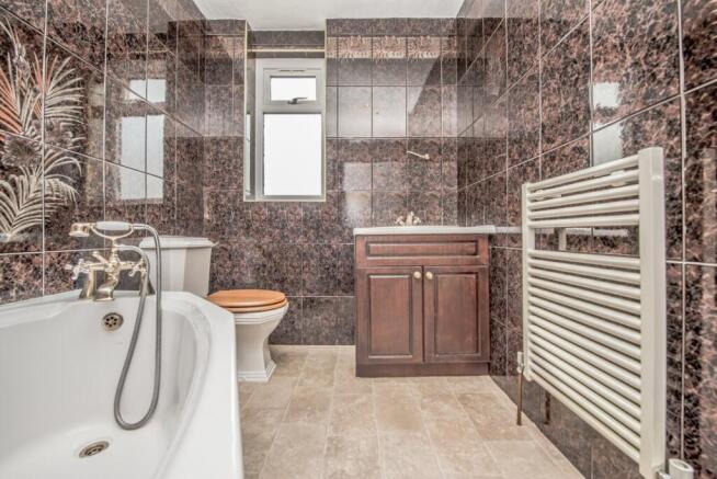 5 bed Semi-Detached for sale Image 11