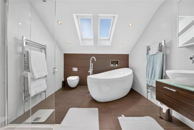 4 bed Detached for sale Image 11