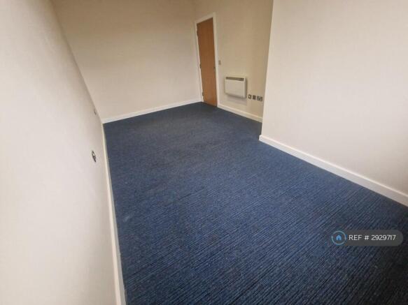 2 bed Flat to rent Image 11
