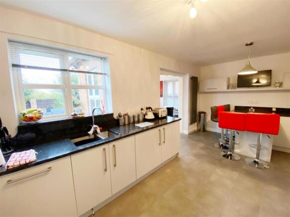 Kitchen 3.jpg