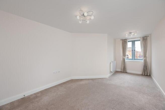 2 bed Flat for sale Image 7