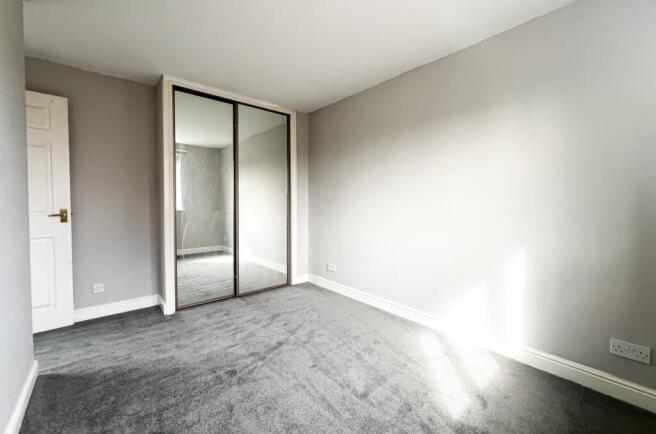 3 bed Semi-Detached to rent Image 8
