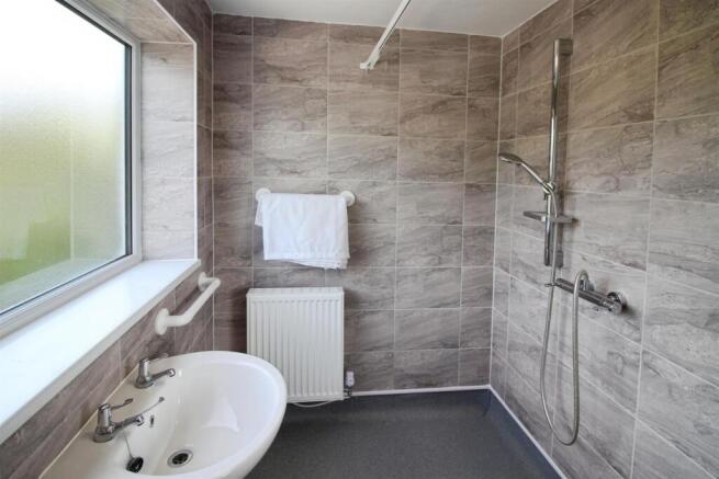 3 bed Detached to rent Image 8