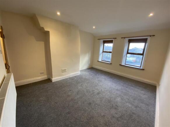 1 bed Terraced to rent Image 6