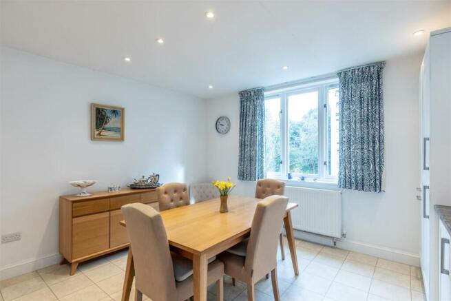 Dining room.jpg