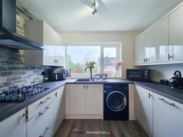 3 bed Semi-Detached for sale Image 8