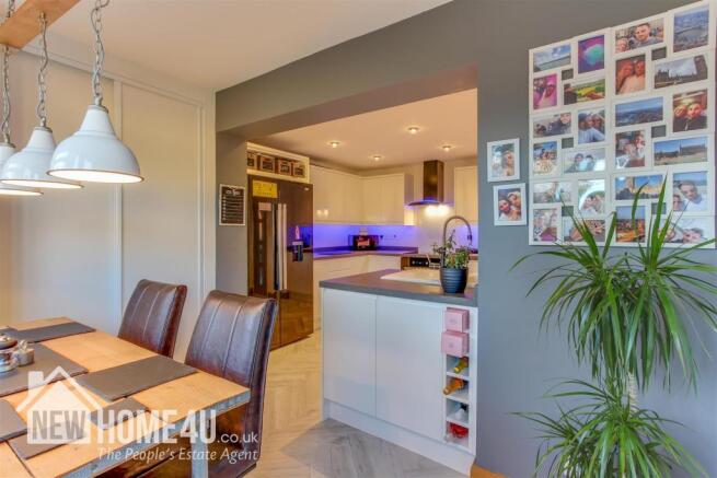DINING ROOM: