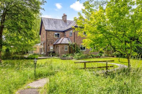 Lyons Road, Slinfold, RH13