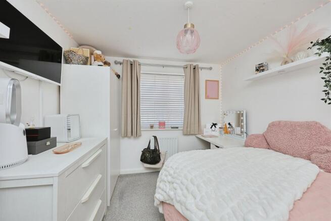 Curlew Crescent, Wymondham photo 4