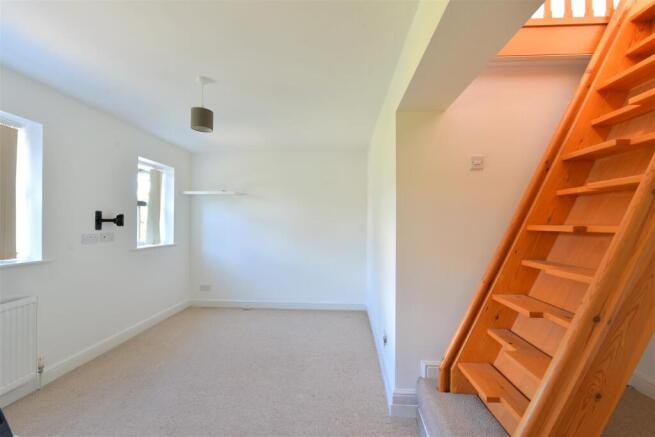 7 bed Detached to rent Image 12