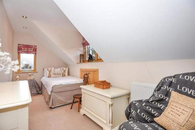 bedroom (12).jpg