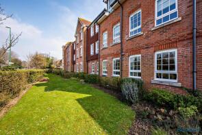 Flat 8, 14 Claridge House, Church Street, Littlehampton BN17 5FE