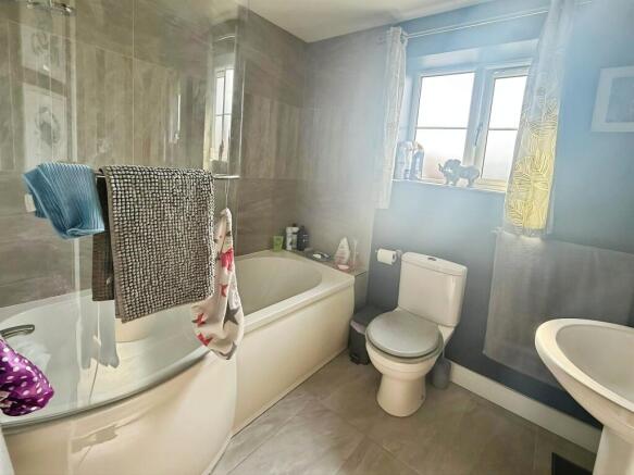 3 bed Semi-Detached for sale Image 10