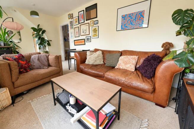 SITTING/DINING ROOM
