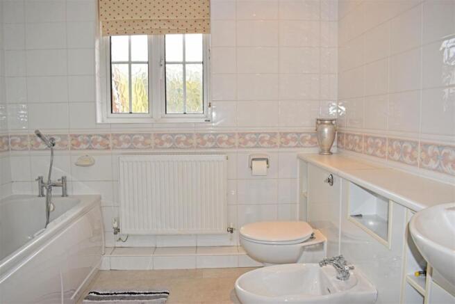 6 The Badgers, bathroom new.jpg