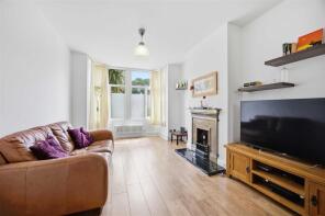 35, Moorfield Road, Uxbridge UB8 3SL