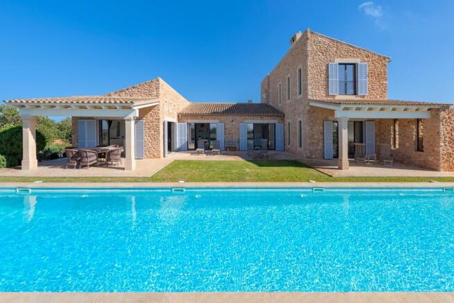 Pool and Exterior (1