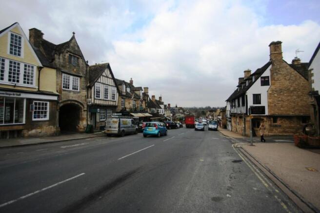 Burford Town Centre