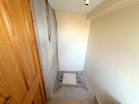 Shower Room b.jpg