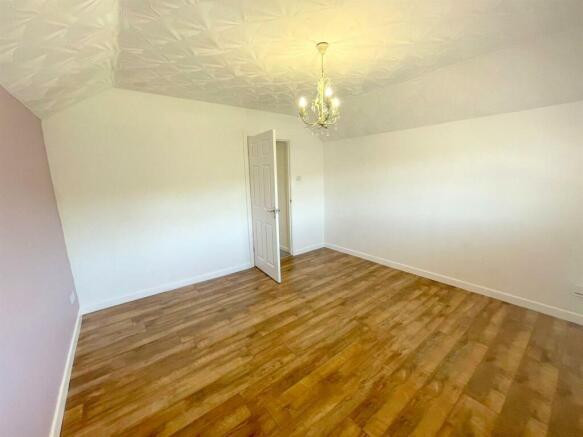Bedroom 1b.jpg