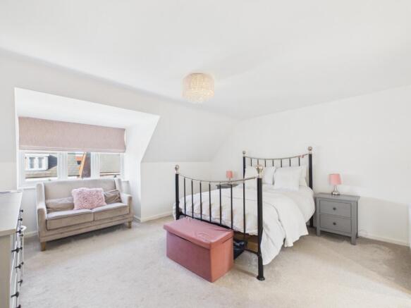 4 bed Detached for sale Image 8