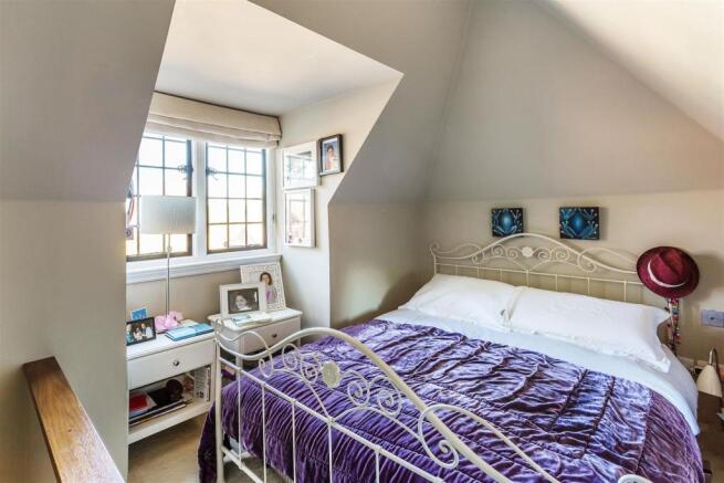 house. estate agency Frensham 7 The Grange
