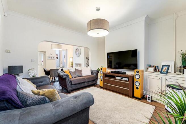 63 Albany Road lounge 2.jpg