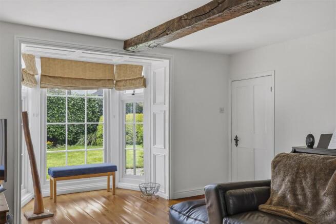 5 bed Detached for sale Image 4