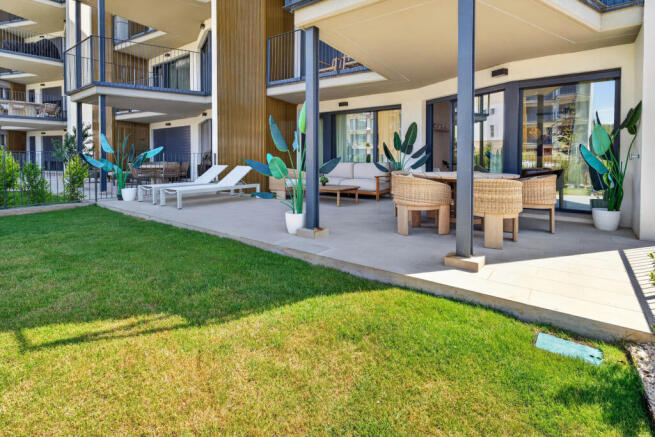 Garden with terrace