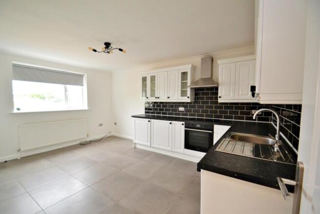 Kitchen/ Dining Room