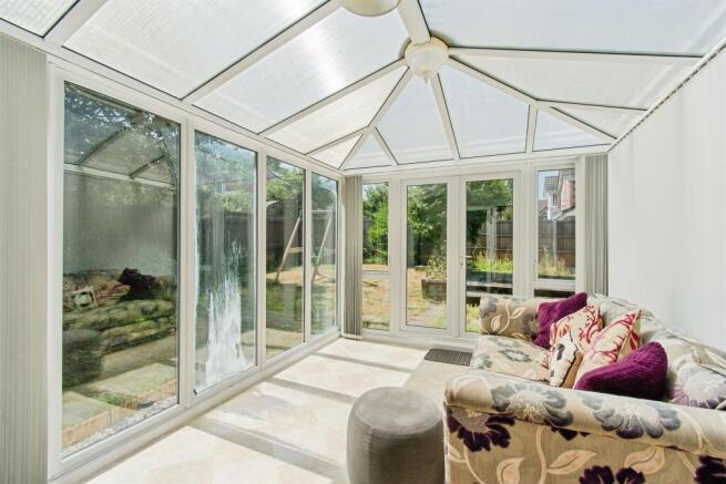 4 bed Detached for sale Image 6