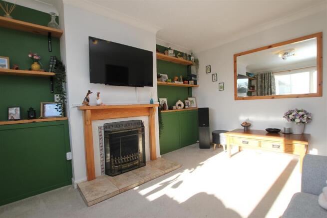 Livingroom 2.JPG