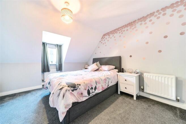 5 bed Link Detached House for sale Image 7