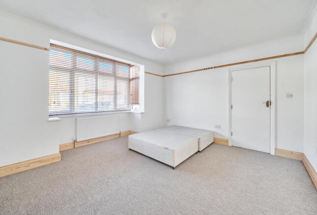 Lammas Avenue, Mitcham, CR4 photo 4
