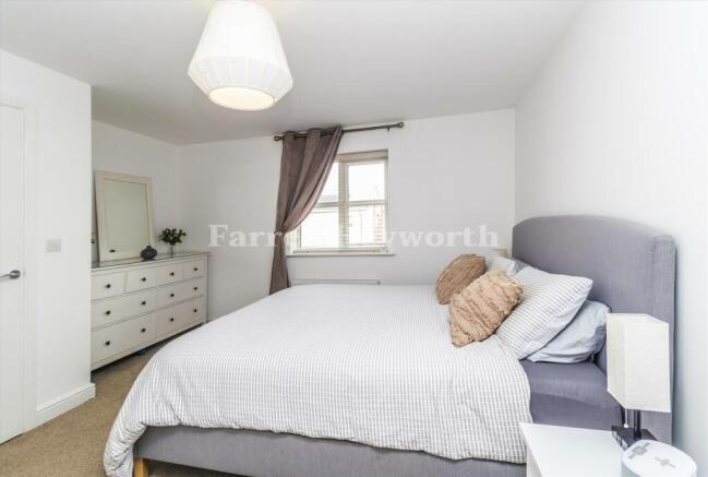 Bedroom 1 image 2