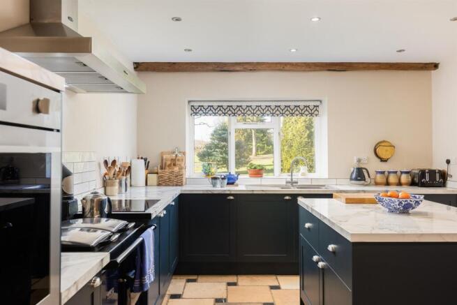 4 bed House for sale Image 6