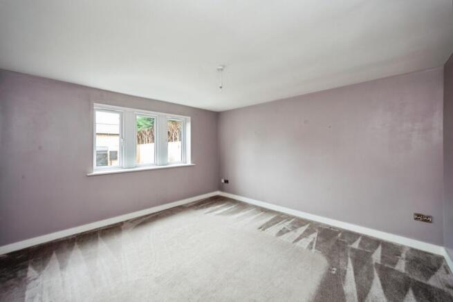 4 bed House to rent Image 8