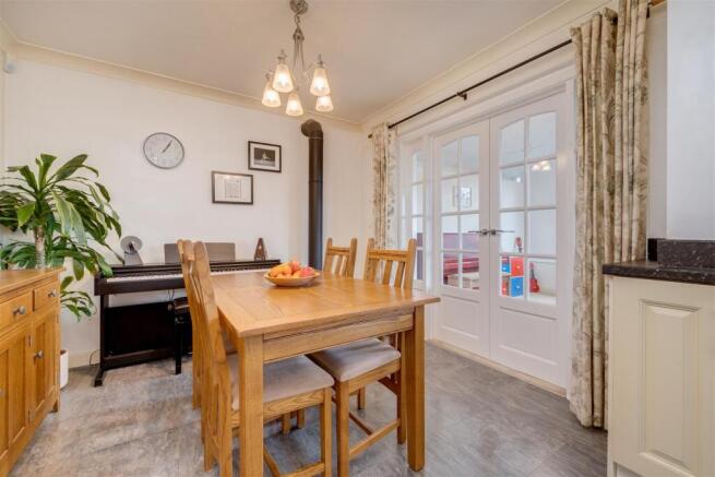4 bed Detached for sale Image 5