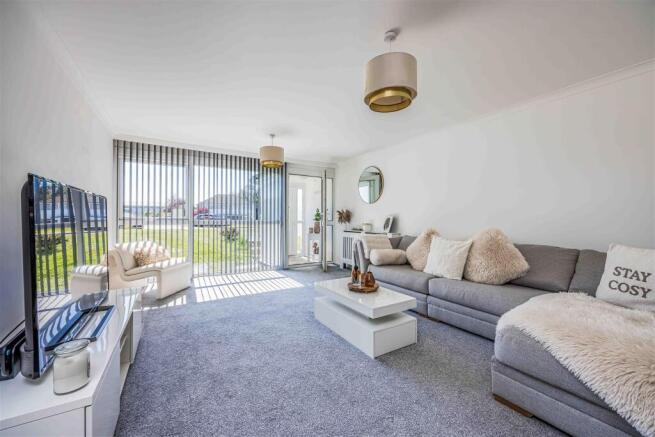 65 Wendover Road, Bedhampton-Small-PorticoMarketin