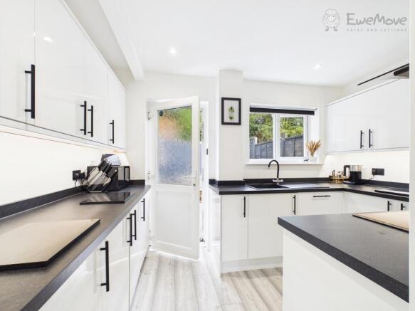 EWEMOVE TIVERTON - ARNOLD CRESCENT