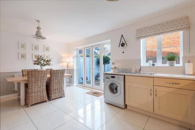 KITCHEN / DINING ROOM